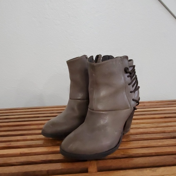 Boots - Picture 3 of 3